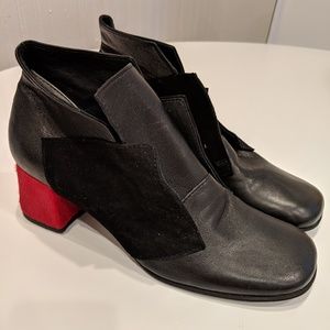 Black&red power shoes!